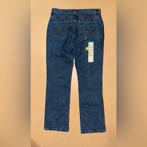 Wrangler Womens Straight Leg Jeans Size 9/10 x 32 Medium Wash Classic Fit NWT